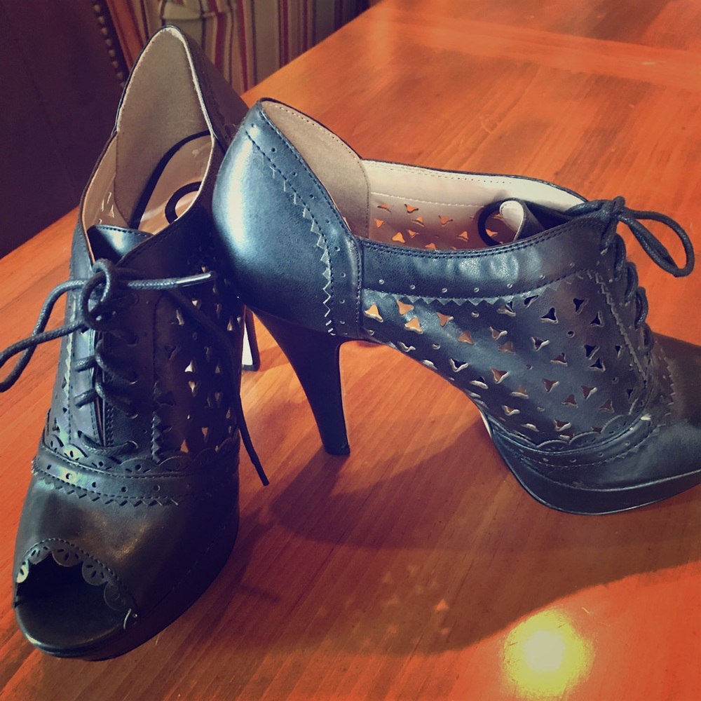 Adorable open toed anklet BRAND NEW never worn